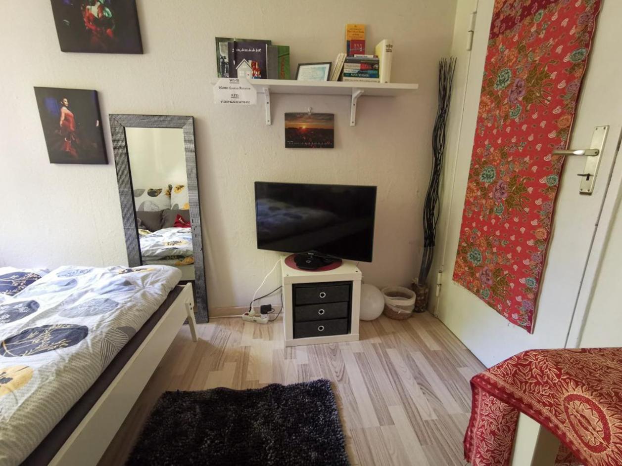 Cosy Room In Our Apartment Берлін Екстер'єр фото